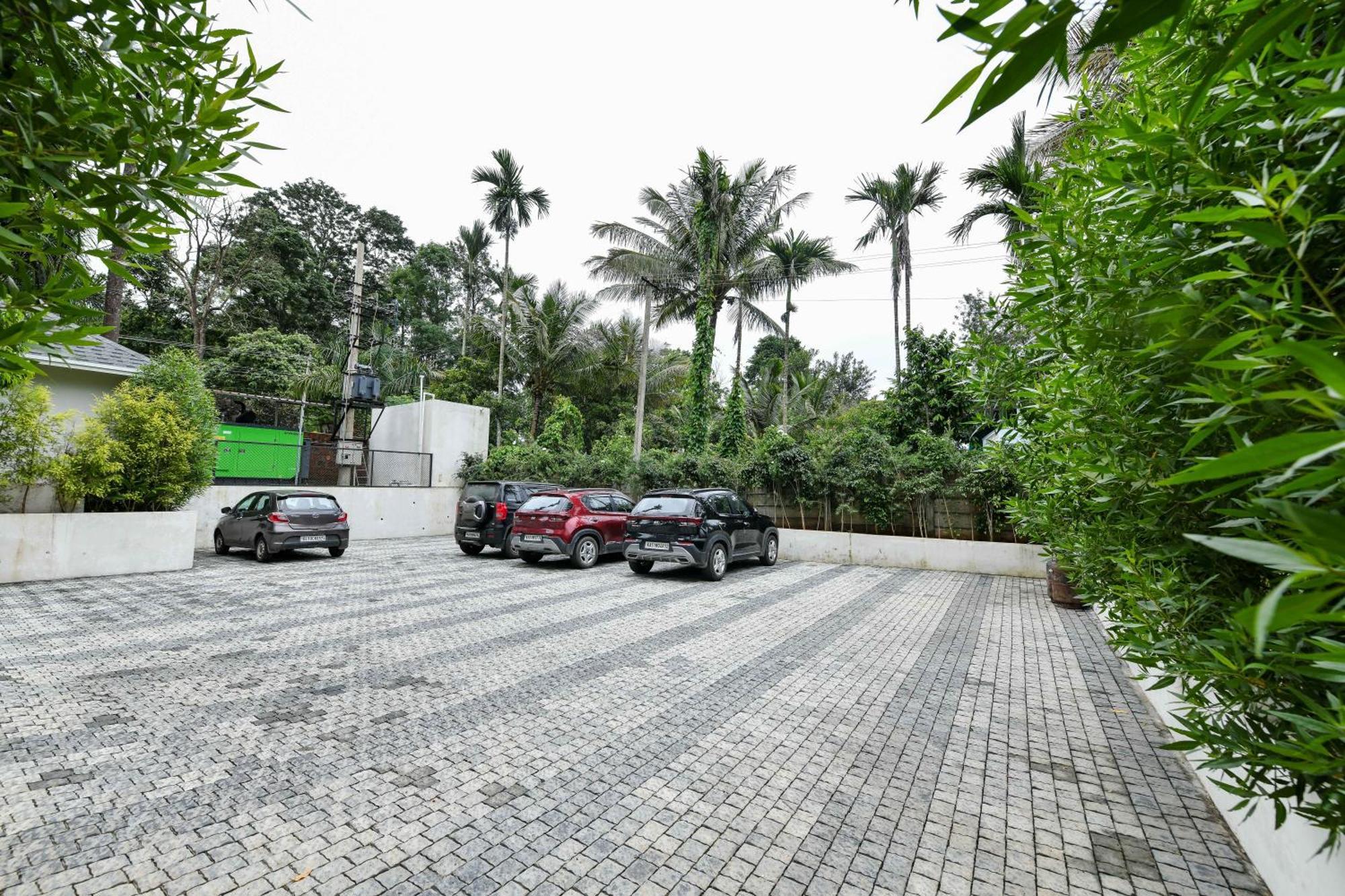Inventree Aranya Resort & Spa Madikeri Buitenkant foto